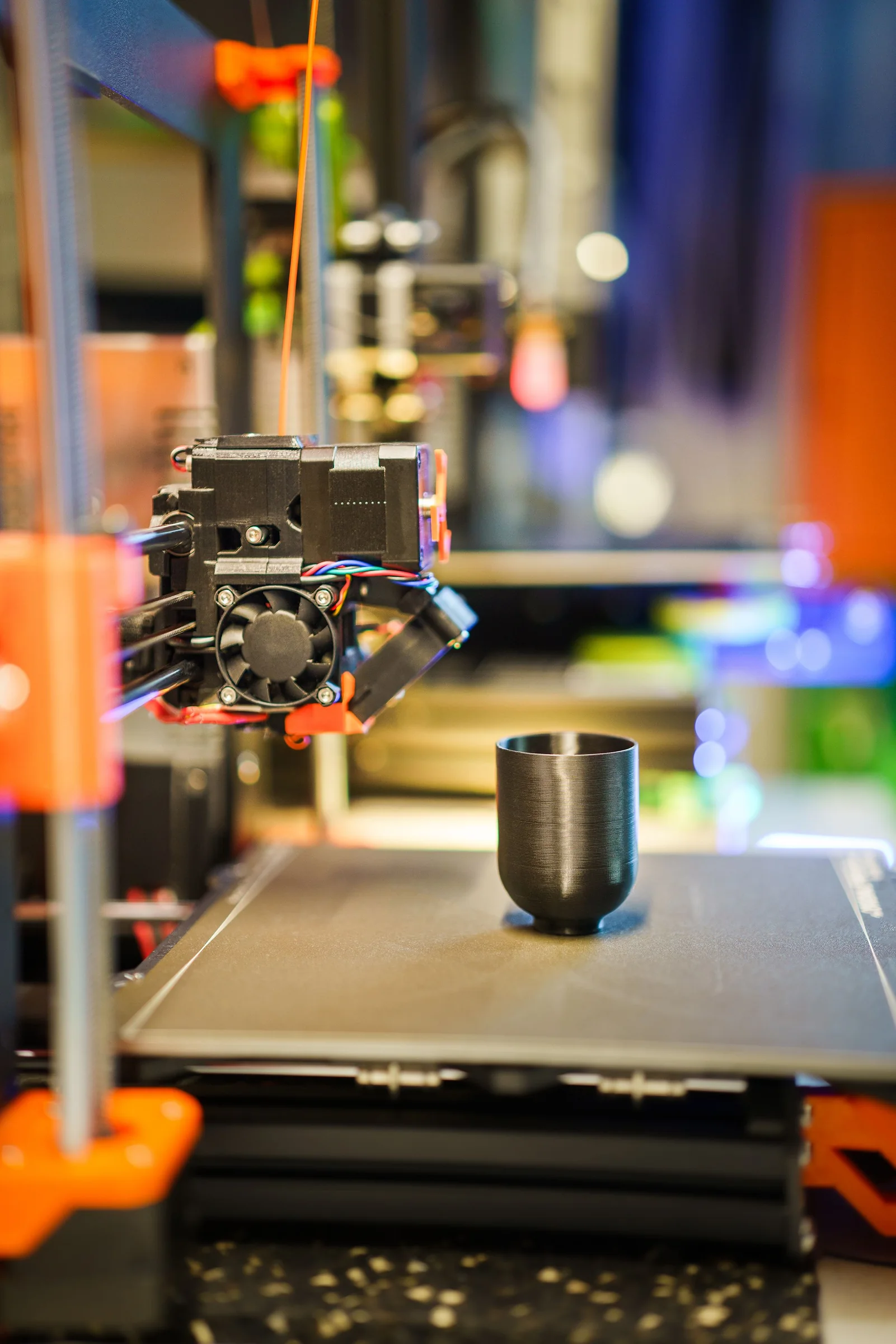 3D printer extruding a cylindrical model